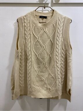 Cable Knit Sleeveless Sweater Vest in Cream
